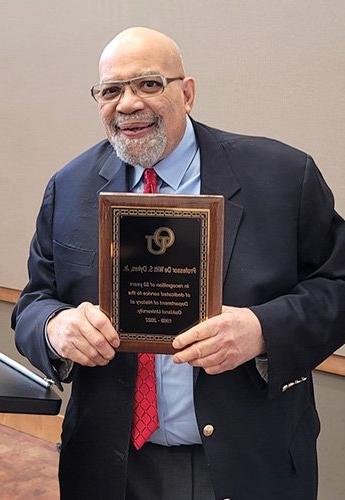 DeWitt Dykes holding an OU Award